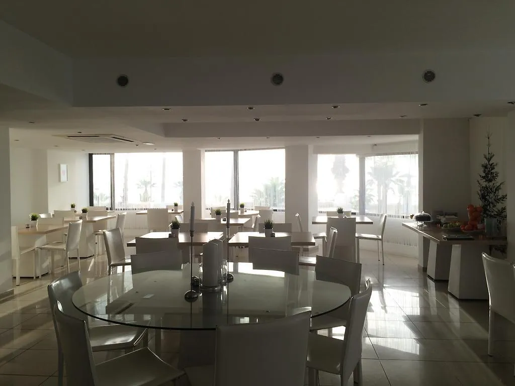 לרנקה Les Palmiers Luxury Suites דירה